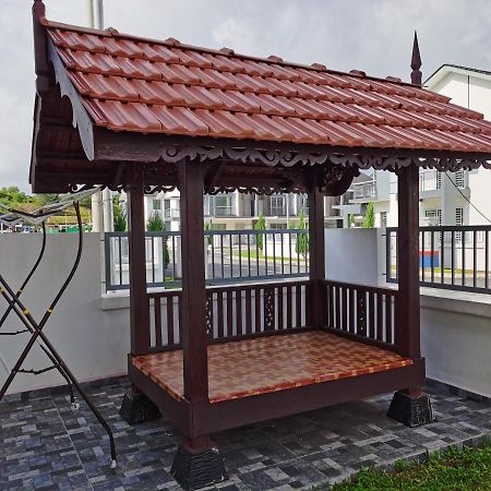 Pesona Suri Homestay บาตู ปาฮัท ภายนอก รูปภาพ