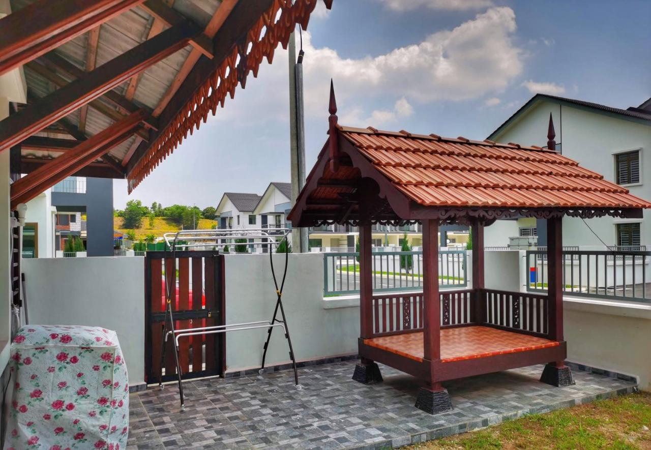 Pesona Suri Homestay บาตู ปาฮัท ภายนอก รูปภาพ