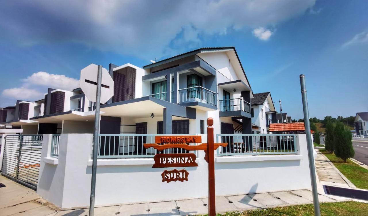 Pesona Suri Homestay บาตู ปาฮัท ภายนอก รูปภาพ