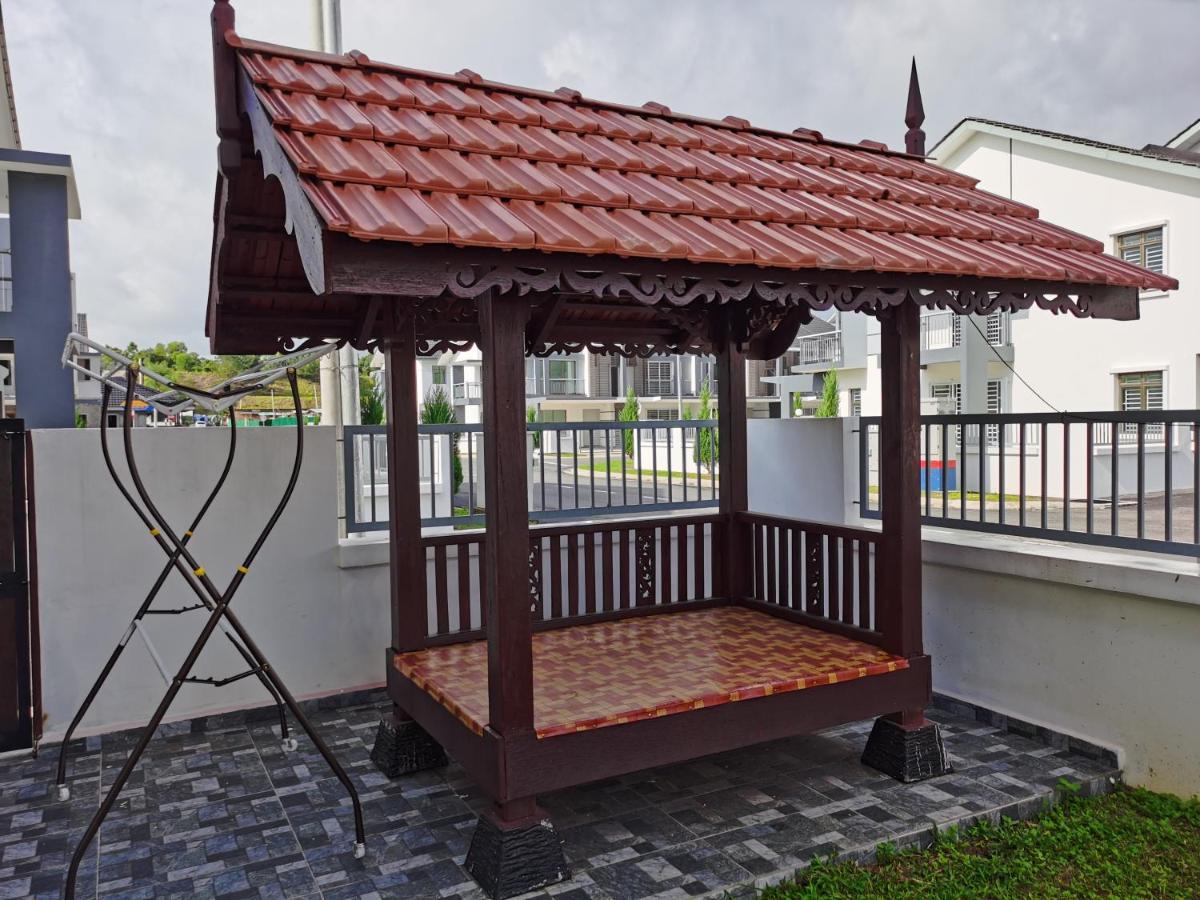 Pesona Suri Homestay บาตู ปาฮัท ภายนอก รูปภาพ